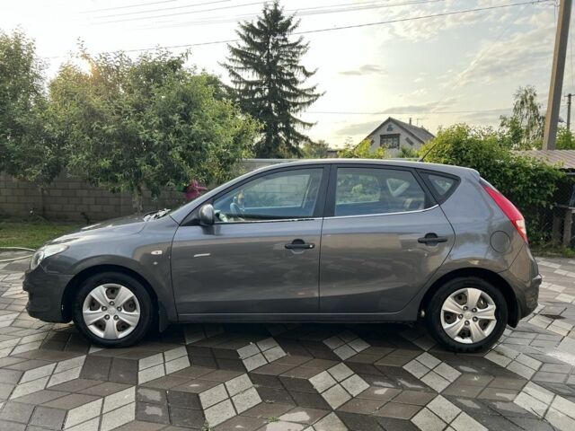 Серый Хендай i30, объемом двигателя 1.6 л и пробегом 162 тыс. км за 7200 $, фото 6 на Automoto.ua