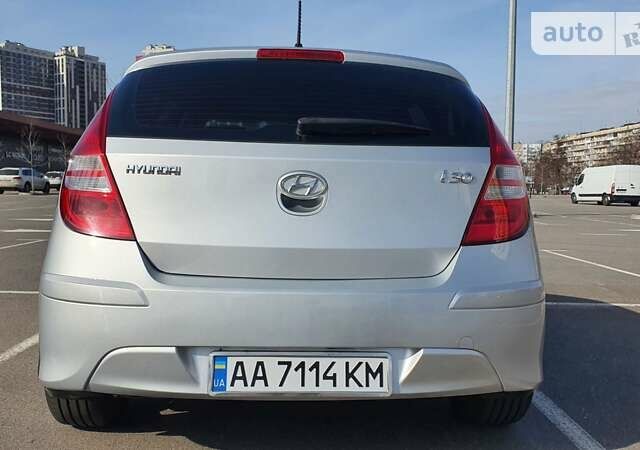 Сірий Хендай i30, об'ємом двигуна 1.59 л та пробігом 203 тис. км за 7300 $, фото 7 на Automoto.ua