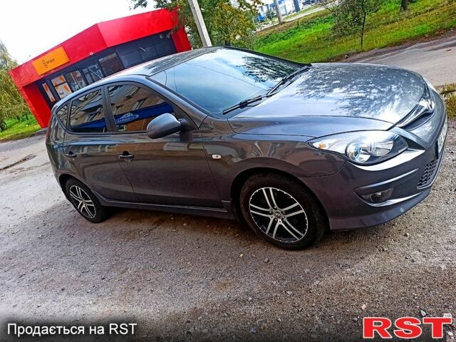 Серый Хендай i30, объемом двигателя 1.4 л и пробегом 175 тыс. км за 6600 $, фото 5 на Automoto.ua