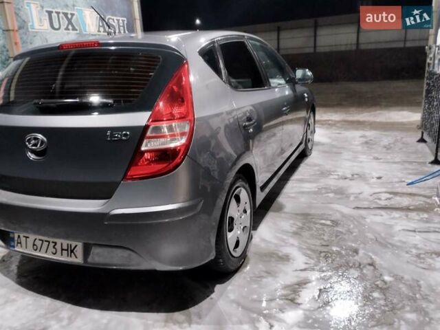 Серый Хендай i30, объемом двигателя 1.58 л и пробегом 274 тыс. км за 5400 $, фото 5 на Automoto.ua