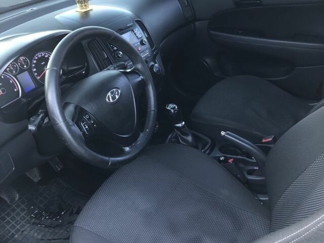 Серый Хендай i30, объемом двигателя 1.6 л и пробегом 280 тыс. км за 6000 $, фото 8 на Automoto.ua