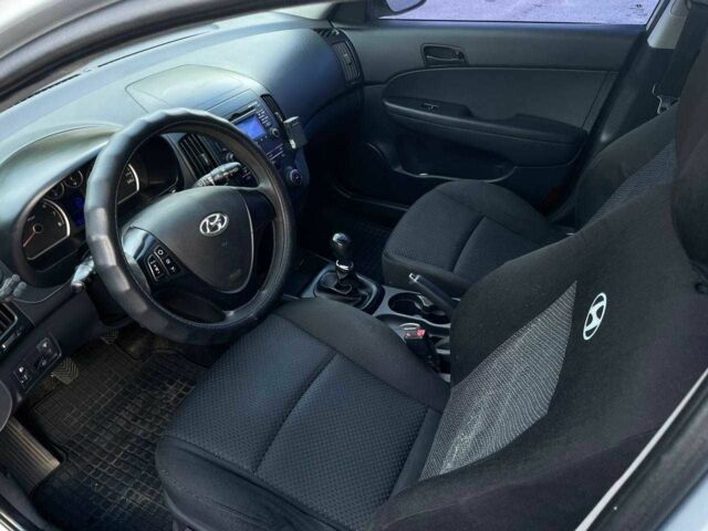 Серый Хендай i30, объемом двигателя 1.4 л и пробегом 167 тыс. км за 5600 $, фото 19 на Automoto.ua