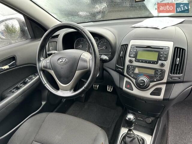 Серый Хендай i30, объемом двигателя 1.6 л и пробегом 208 тыс. км за 6300 $, фото 16 на Automoto.ua