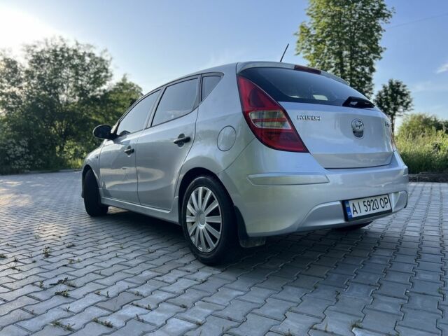 Сірий Хендай i30, об'ємом двигуна 1.4 л та пробігом 250 тис. км за 4700 $, фото 4 на Automoto.ua