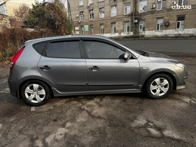 Серый Хендай i30, объемом двигателя 1.4 л и пробегом 162 тыс. км за 6490 $, фото 7 на Automoto.ua