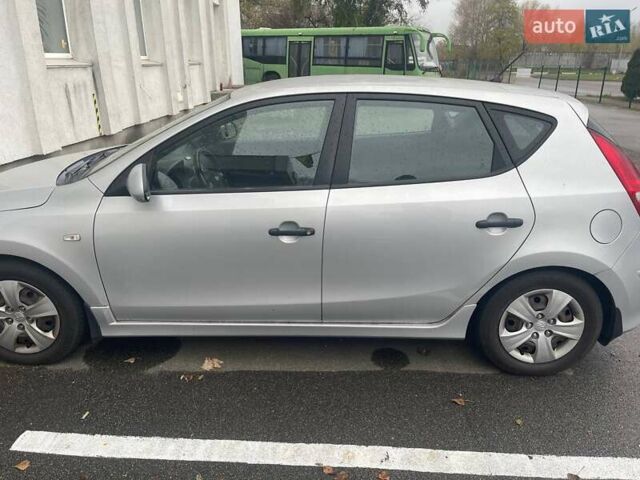 Серый Хендай i30, объемом двигателя 1.4 л и пробегом 195 тыс. км за 6000 $, фото 13 на Automoto.ua