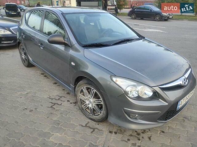 Серый Хендай i30, объемом двигателя 1.4 л и пробегом 151 тыс. км за 6900 $, фото 2 на Automoto.ua