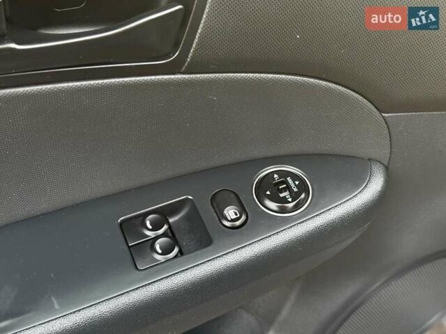 Сірий Хендай i30, об'ємом двигуна 1.4 л та пробігом 162 тис. км за 6490 $, фото 13 на Automoto.ua