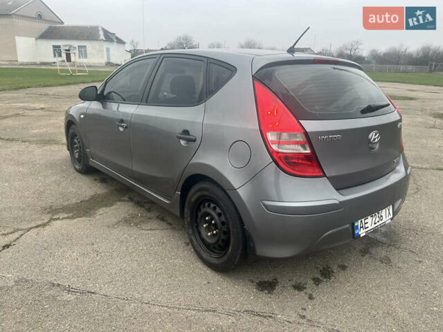 Серый Хендай i30, объемом двигателя 1.58 л и пробегом 191 тыс. км за 7000 $, фото 6 на Automoto.ua