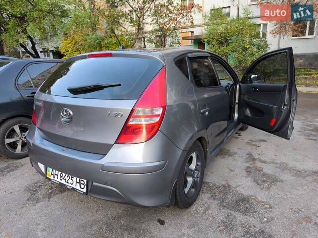 Серый Хендай i30, объемом двигателя 1.4 л и пробегом 161 тыс. км за 6400 $, фото 9 на Automoto.ua