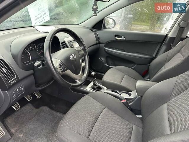 Серый Хендай i30, объемом двигателя 1.6 л и пробегом 208 тыс. км за 6300 $, фото 26 на Automoto.ua