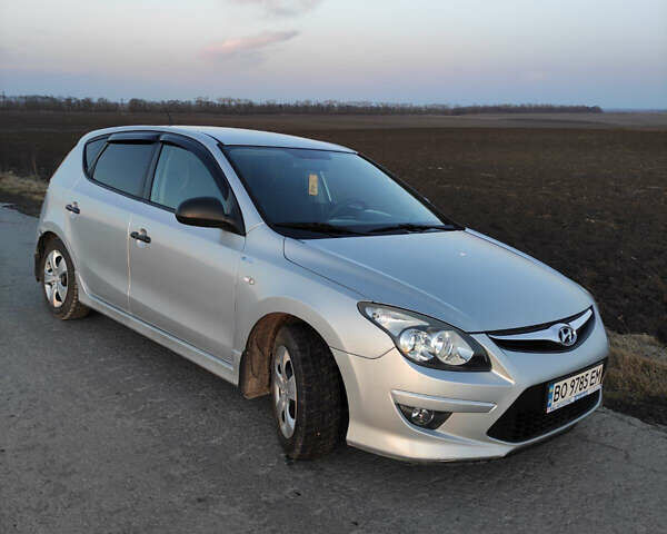 Серый Хендай i30, объемом двигателя 1.58 л и пробегом 125 тыс. км за 6700 $, фото 8 на Automoto.ua