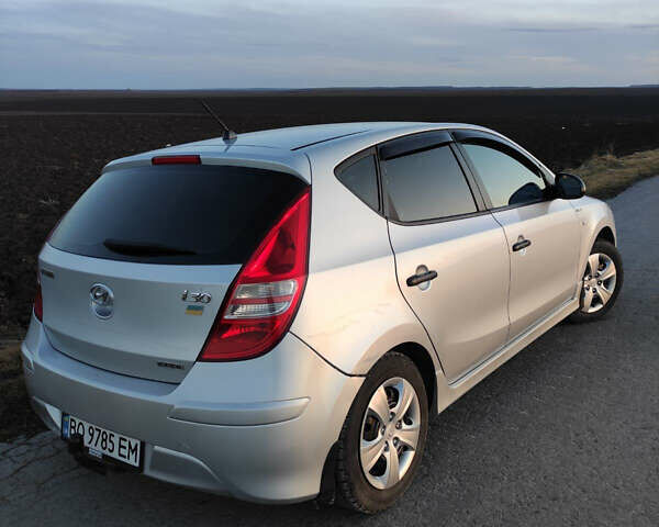 Серый Хендай i30, объемом двигателя 1.58 л и пробегом 125 тыс. км за 6700 $, фото 9 на Automoto.ua