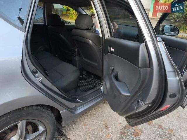 Серый Хендай i30, объемом двигателя 1.4 л и пробегом 161 тыс. км за 6400 $, фото 10 на Automoto.ua