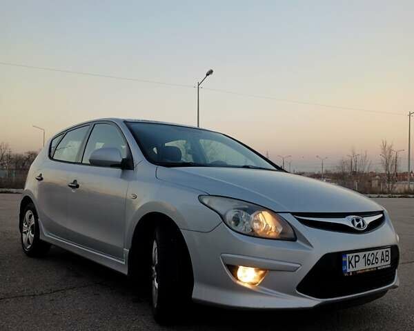 Серый Хендай i30, объемом двигателя 1.4 л и пробегом 178 тыс. км за 8000 $, фото 2 на Automoto.ua