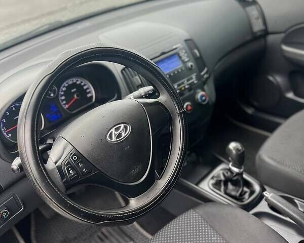 Серый Хендай i30, объемом двигателя 1.4 л и пробегом 157 тыс. км за 6500 $, фото 22 на Automoto.ua