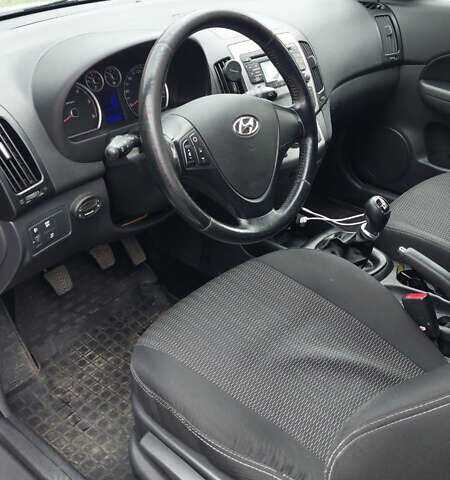 Сірий Хендай i30, об'ємом двигуна 1.58 л та пробігом 252 тис. км за 7100 $, фото 1 на Automoto.ua