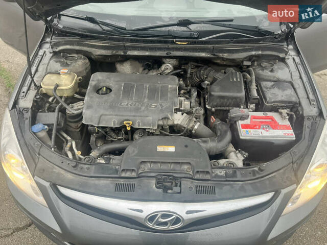 Серый Хендай i30, объемом двигателя 1.58 л и пробегом 191 тыс. км за 7000 $, фото 14 на Automoto.ua