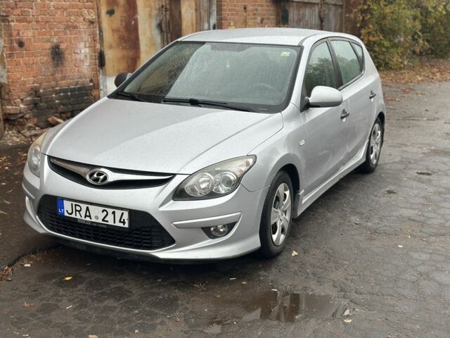 Хендай i30 2011 в Сумах на Automoto.ua Серый Хендай i30, объемом двигателя 1.4 л и пробегом 200 тыс. км за 2950 $, фото 2 на Automoto.ua