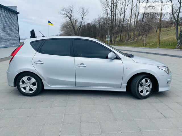 Сірий Хендай i30, об'ємом двигуна 1.58 л та пробігом 235 тис. км за 7200 $, фото 8 на Automoto.ua