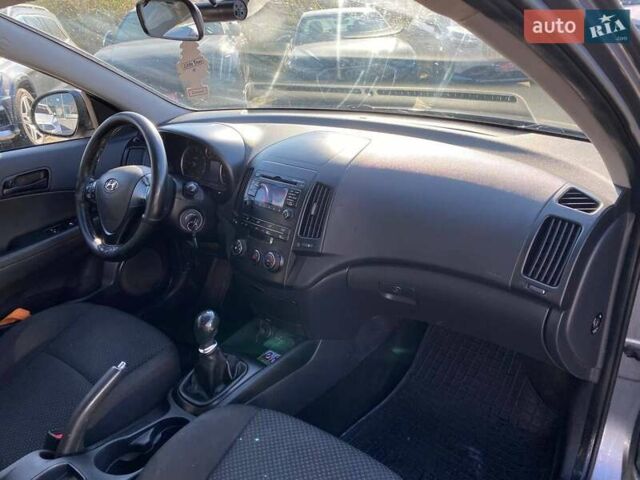 Серый Хендай i30, объемом двигателя 1.59 л и пробегом 269 тыс. км за 6500 $, фото 8 на Automoto.ua