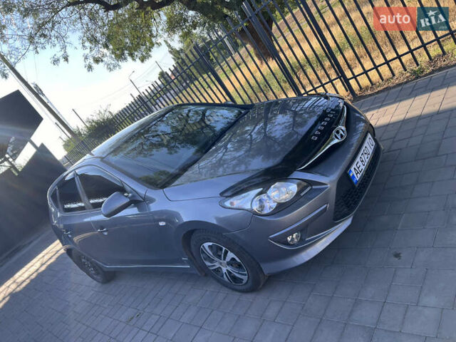 Серый Хендай i30, объемом двигателя 1.6 л и пробегом 184 тыс. км за 7500 $, фото 2 на Automoto.ua