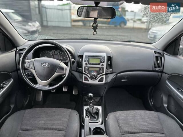Серый Хендай i30, объемом двигателя 1.6 л и пробегом 208 тыс. км за 6300 $, фото 14 на Automoto.ua