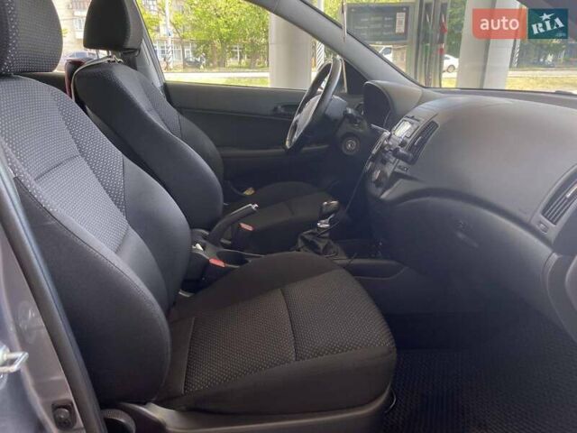 Сірий Хендай i30, об'ємом двигуна 1.4 л та пробігом 136 тис. км за 7200 $, фото 15 на Automoto.ua