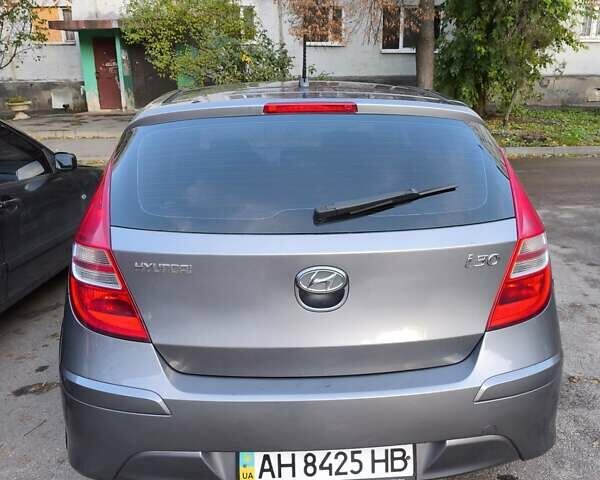 Серый Хендай i30, объемом двигателя 1.4 л и пробегом 161 тыс. км за 6400 $, фото 3 на Automoto.ua
