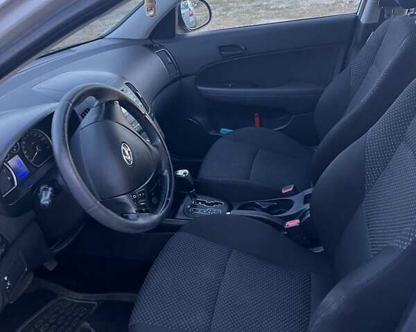 Серый Хендай i30, объемом двигателя 1.6 л и пробегом 147 тыс. км за 7600 $, фото 17 на Automoto.ua