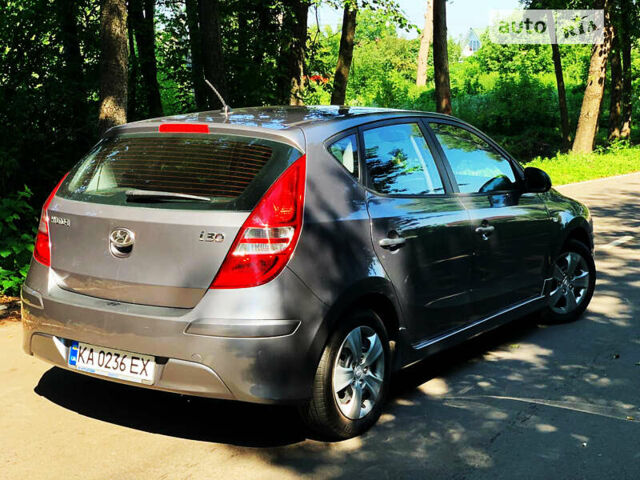 Серый Хендай i30, объемом двигателя 1.4 л и пробегом 120 тыс. км за 6700 $, фото 6 на Automoto.ua
