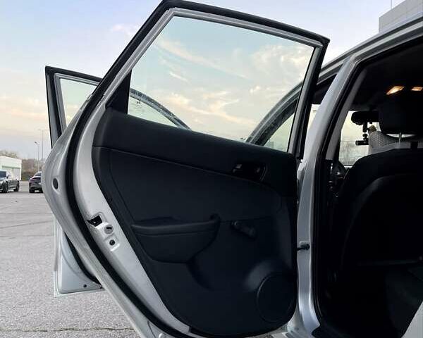 Серый Хендай i30, объемом двигателя 1.4 л и пробегом 178 тыс. км за 8000 $, фото 9 на Automoto.ua