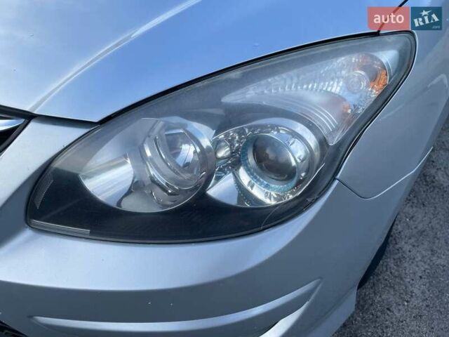 Сірий Хендай i30, об'ємом двигуна 1.4 л та пробігом 166 тис. км за 6300 $, фото 3 на Automoto.ua