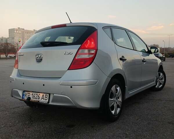 Серый Хендай i30, объемом двигателя 1.4 л и пробегом 178 тыс. км за 8000 $, фото 4 на Automoto.ua