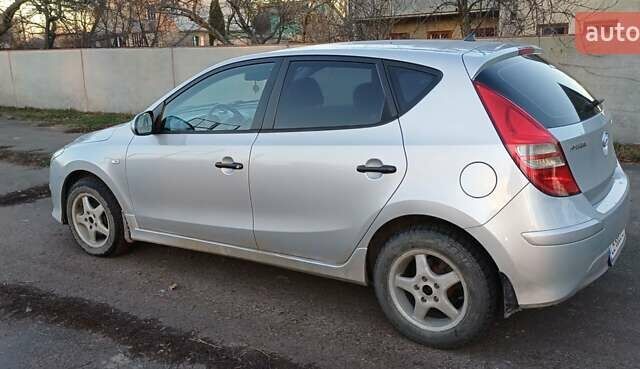 Серый Хендай i30, объемом двигателя 1.58 л и пробегом 230 тыс. км за 7600 $, фото 6 на Automoto.ua