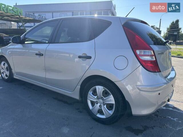 Серый Хендай i30, объемом двигателя 1.6 л и пробегом 53 тыс. км за 7800 $, фото 5 на Automoto.ua
