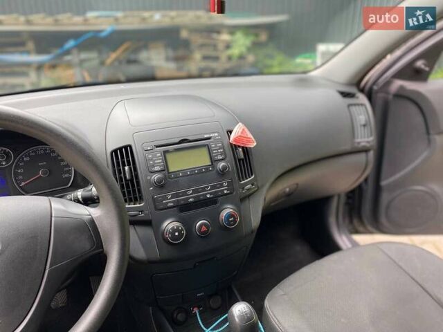 Сірий Хендай i30, об'ємом двигуна 1.4 л та пробігом 176 тис. км за 7000 $, фото 14 на Automoto.ua