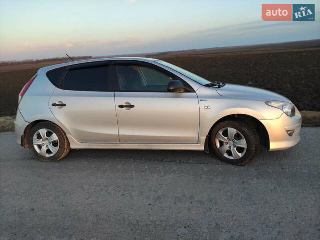 Серый Хендай i30, объемом двигателя 1.58 л и пробегом 125 тыс. км за 6700 $, фото 4 на Automoto.ua