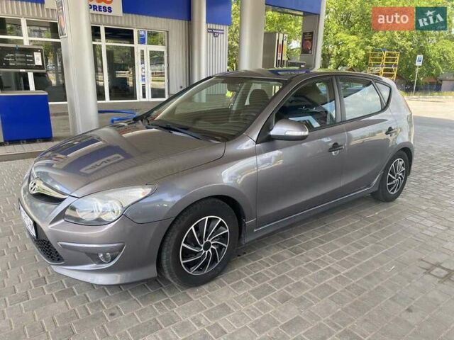 Серый Хендай i30, объемом двигателя 1.4 л и пробегом 136 тыс. км за 7200 $, фото 11 на Automoto.ua
