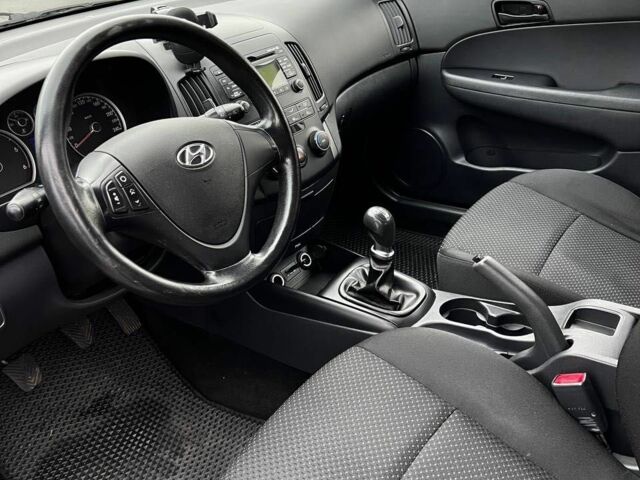 Серый Хендай i30, объемом двигателя 1.6 л и пробегом 284 тыс. км за 6200 $, фото 5 на Automoto.ua