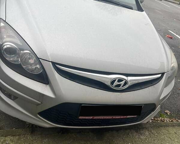 Серый Хендай i30, объемом двигателя 1.4 л и пробегом 195 тыс. км за 6000 $, фото 9 на Automoto.ua