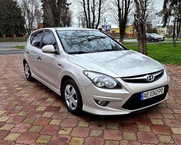Серый Хендай i30, объемом двигателя 1.6 л и пробегом 200 тыс. км за 7000 $, фото 3 на Automoto.ua