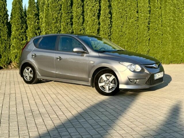 Серый Хендай i30, объемом двигателя 1.4 л и пробегом 161 тыс. км за 5999 $, фото 3 на Automoto.ua