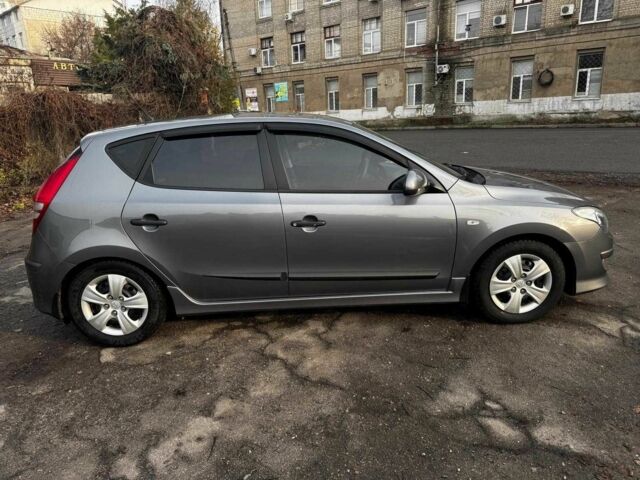 Серый Хендай i30, объемом двигателя 1.4 л и пробегом 162 тыс. км за 6490 $, фото 7 на Automoto.ua