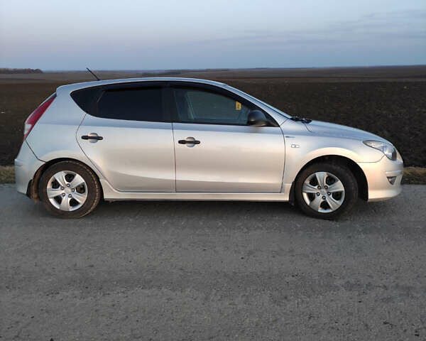 Серый Хендай i30, объемом двигателя 1.58 л и пробегом 125 тыс. км за 6700 $, фото 13 на Automoto.ua