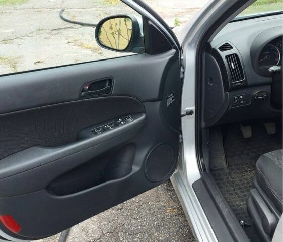 Сірий Хендай i30, об'ємом двигуна 1.6 л та пробігом 252 тис. км за 6600 $, фото 11 на Automoto.ua