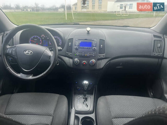 Серый Хендай i30, объемом двигателя 1.58 л и пробегом 191 тыс. км за 7000 $, фото 8 на Automoto.ua