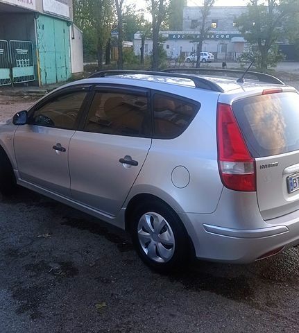 Серый Хендай i30, объемом двигателя 1.6 л и пробегом 280 тыс. км за 6500 $, фото 1 на Automoto.ua