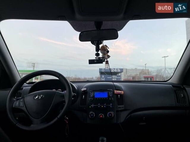 Серый Хендай i30, объемом двигателя 1.4 л и пробегом 178 тыс. км за 8000 $, фото 15 на Automoto.ua