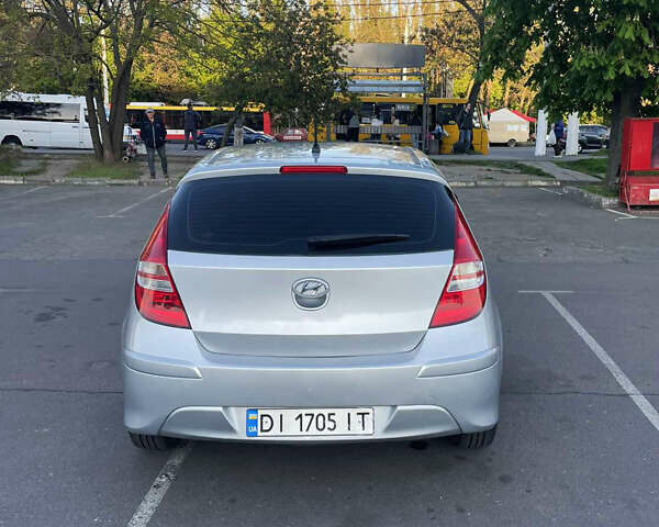 Сірий Хендай i30, об'ємом двигуна 1.6 л та пробігом 224 тис. км за 6100 $, фото 4 на Automoto.ua
